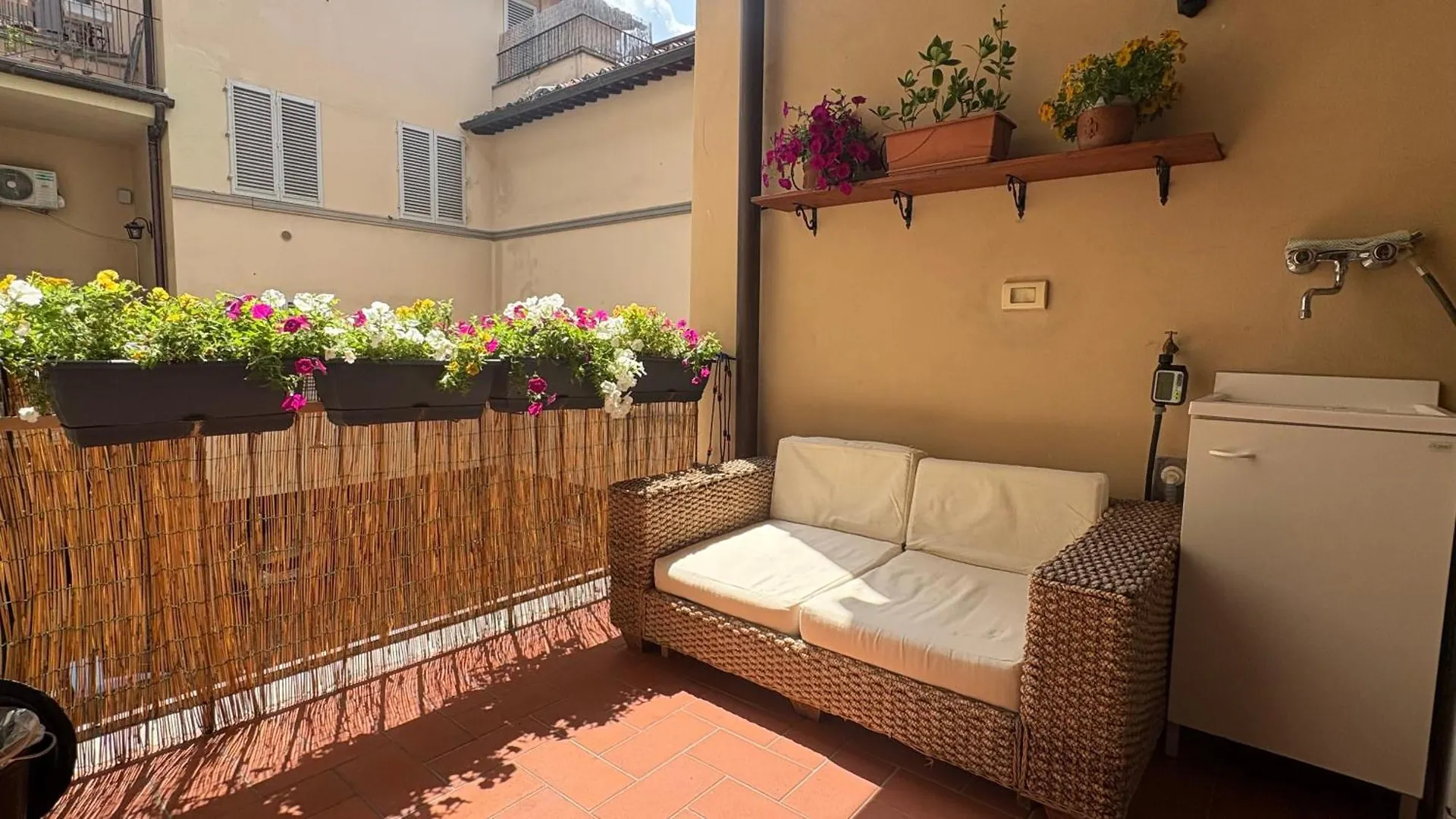Indipendent Studio Apartment With Terrace - Parking Firenze